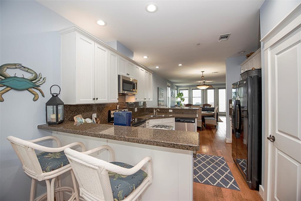Kitchen with breakfast bar seating