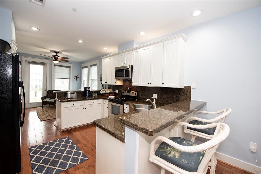Condo kitchen with breakfast bar